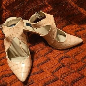 Jones New York Cream Heels with Crisscross Straps